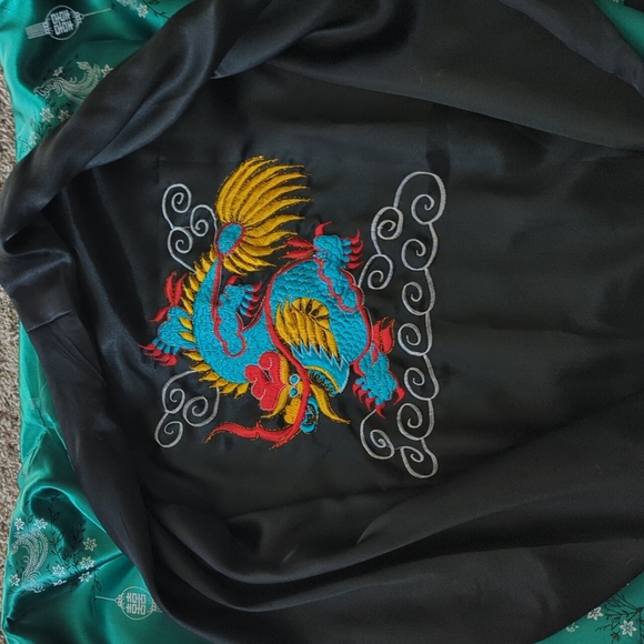 Reversible Green/black dragon robe. - Picture 4 of 4